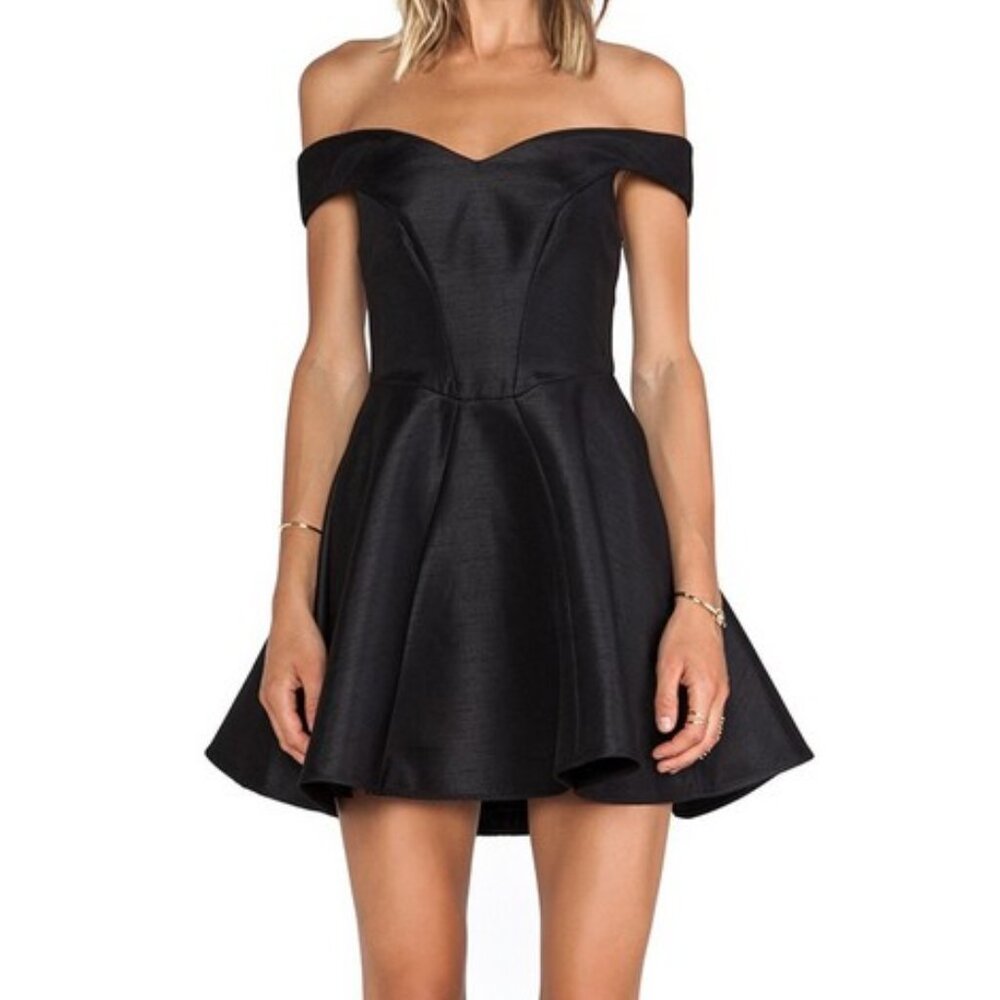 C/MEO Your Song Off Shoulder Mini Dress Size: 2 - XS New with Tags. Flawless.